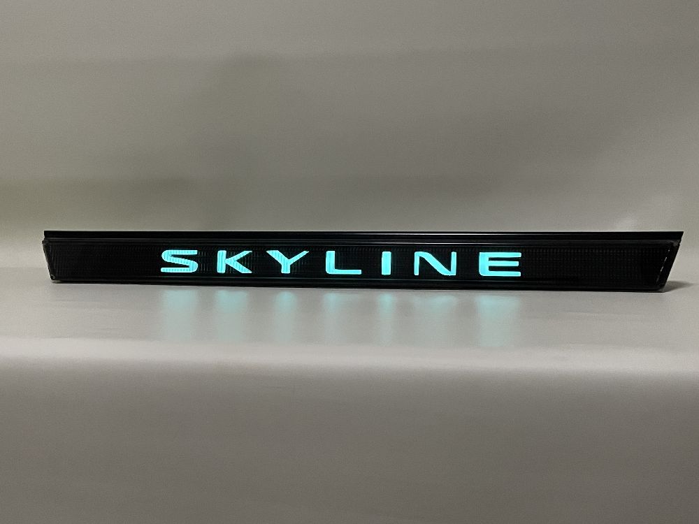 R33スカイライン純正OPの光るELガーニッシュの修理です。